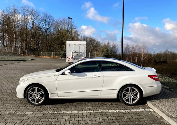 Mercedes-Benz Klasa E cena 52900 przebieg: 166000, rok produkcji 2010 z Szczytna małe 106